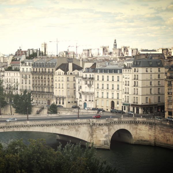 Literary Paris: A Recommended Reading List
